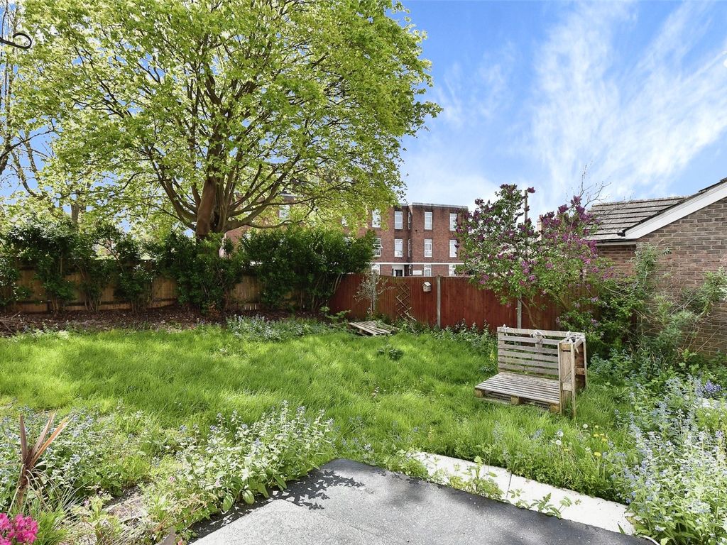 2 bed flat to rent in Thornton Avenue, Streatham Hill, London SW2 Zoopla