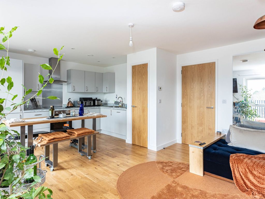 2 bed flat for sale in Harefields, Oxford OX2, £425,000 Zoopla