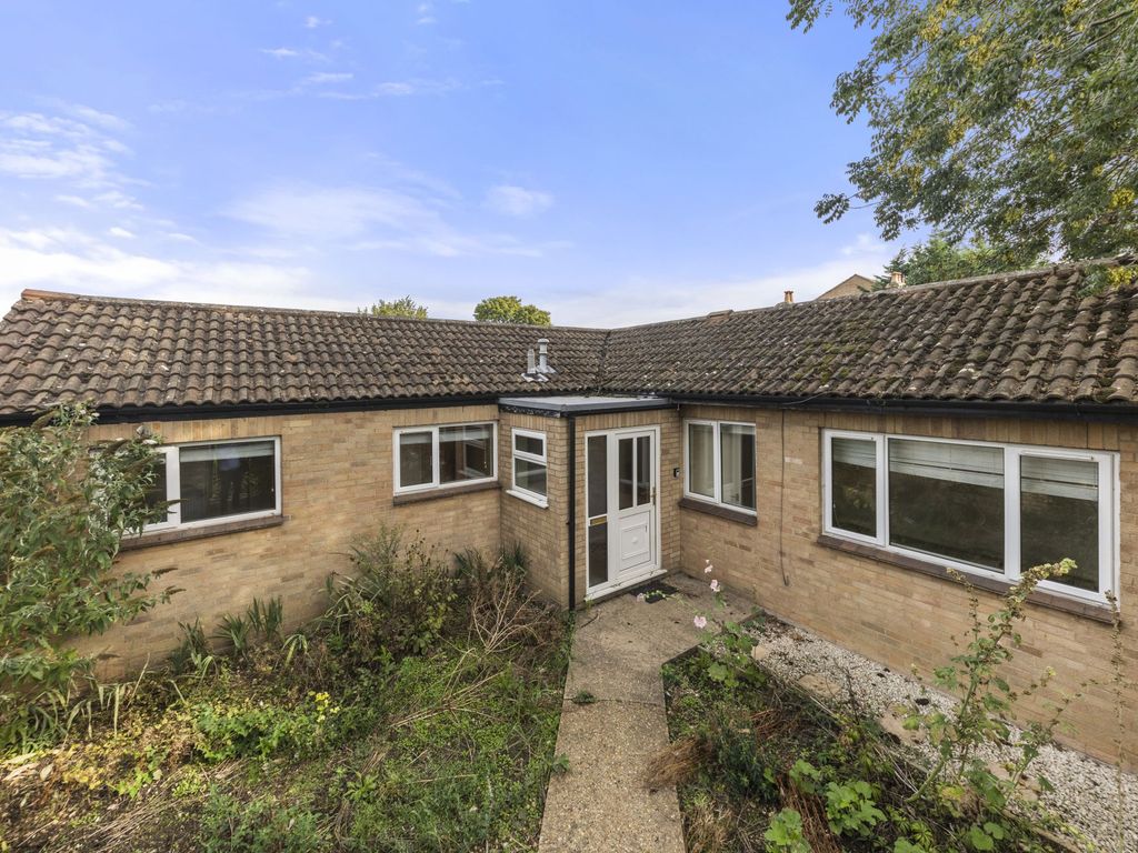2 bed semidetached bungalow for sale in West Drive Gardens, Soham CB7