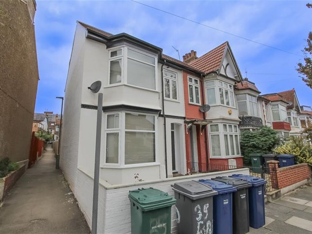 4 bed end terrace house to rent in Albert Road, Hendon NW4, £2,817 pcm