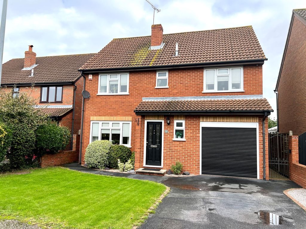 4 bed detached house for sale in Cameron Close, StanfordLeHope SS17