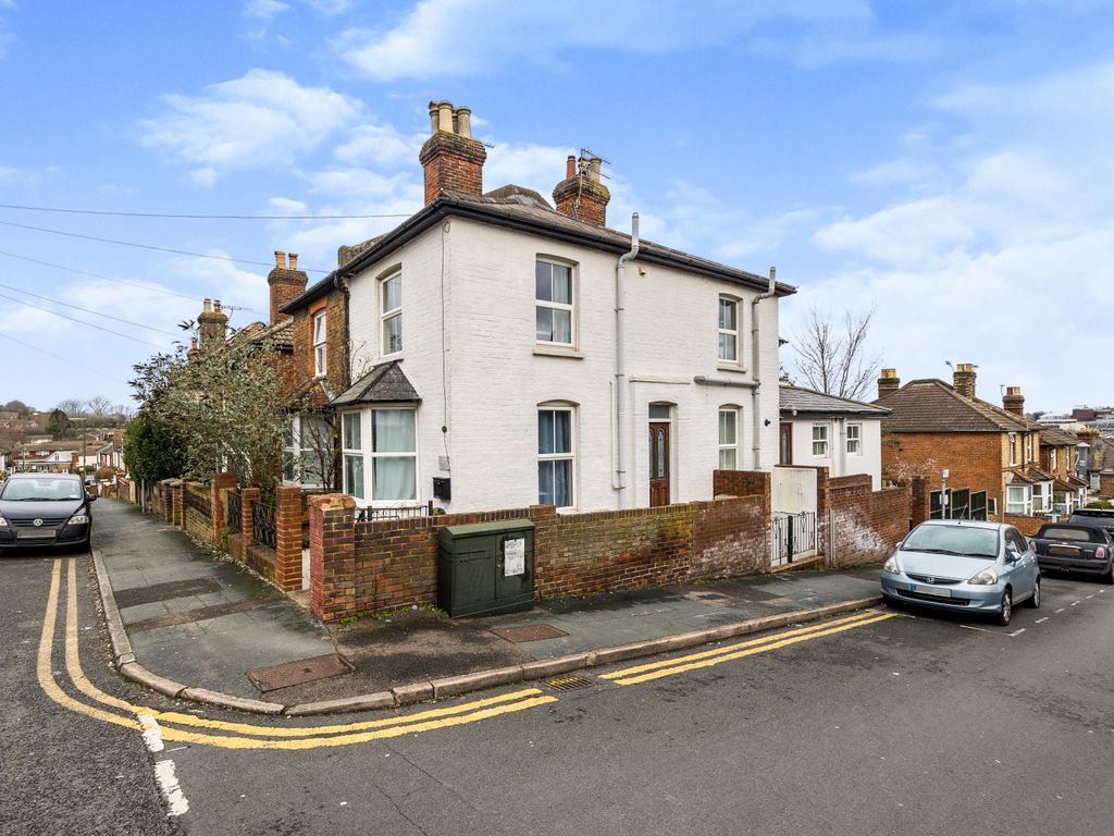 2 bed flat for sale in Denzil Road, Guildford GU2 Zoopla