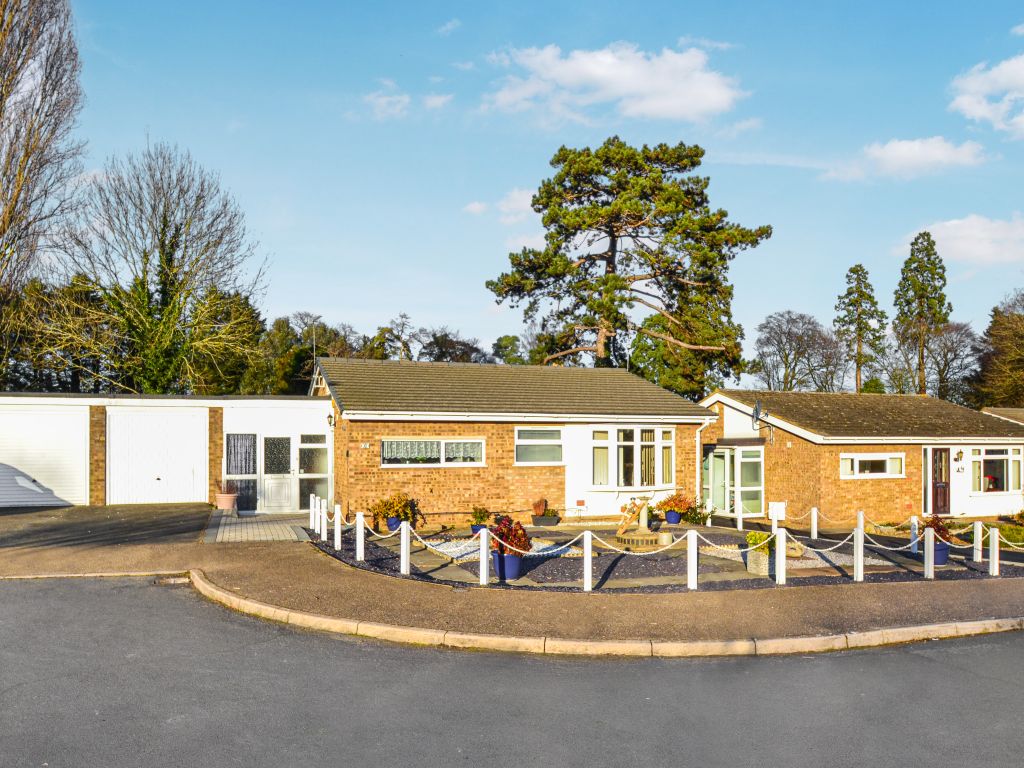 2 bed detached bungalow for sale in Drake Road, Eaton Socon, St. Neots