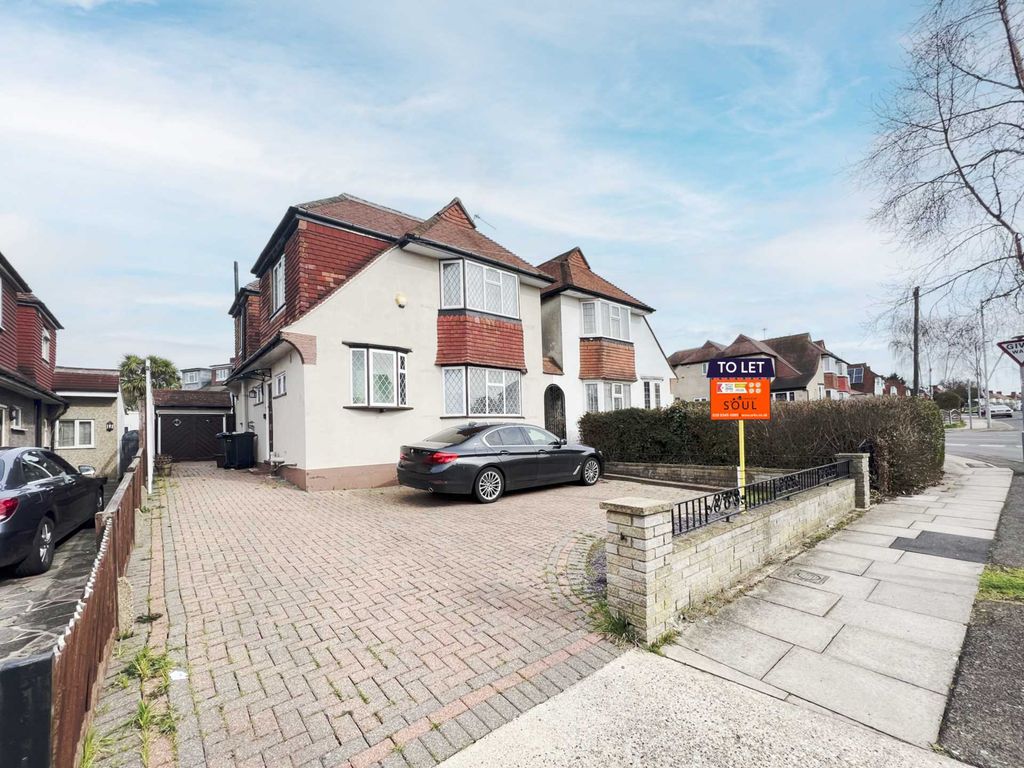 3 bed semidetached house to rent in Amberwood Rise, New Malden KT3 Zoopla