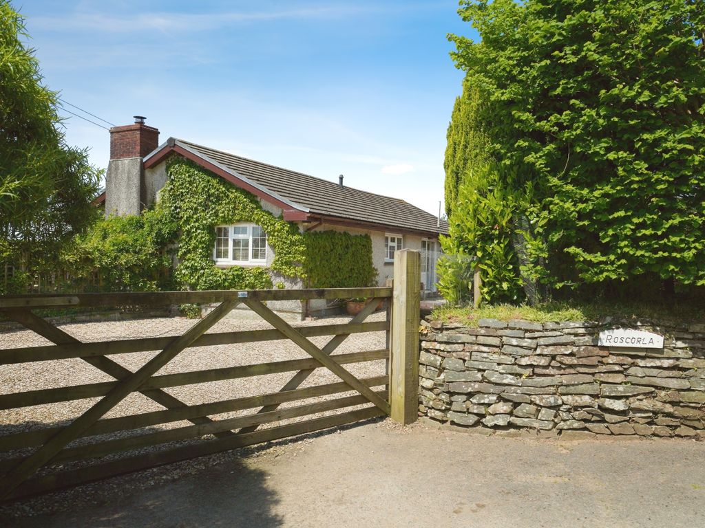 3 bed bungalow for sale in Bodiniel Road, Bodmin, Cornwall PL31, £