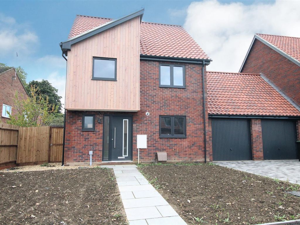 Property for sale in Barn Field Drive, Needham Market, Ipswich IP6, £