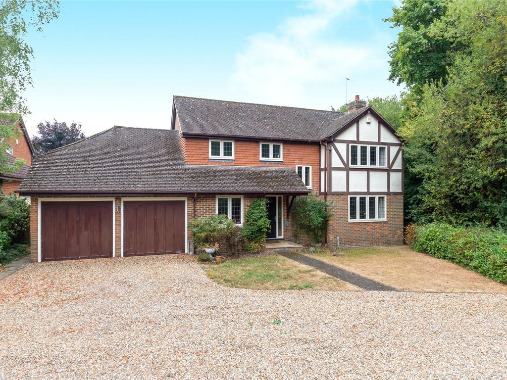 4 bed detached house for sale in Devon Chase, Warfield, Berkshire RG42