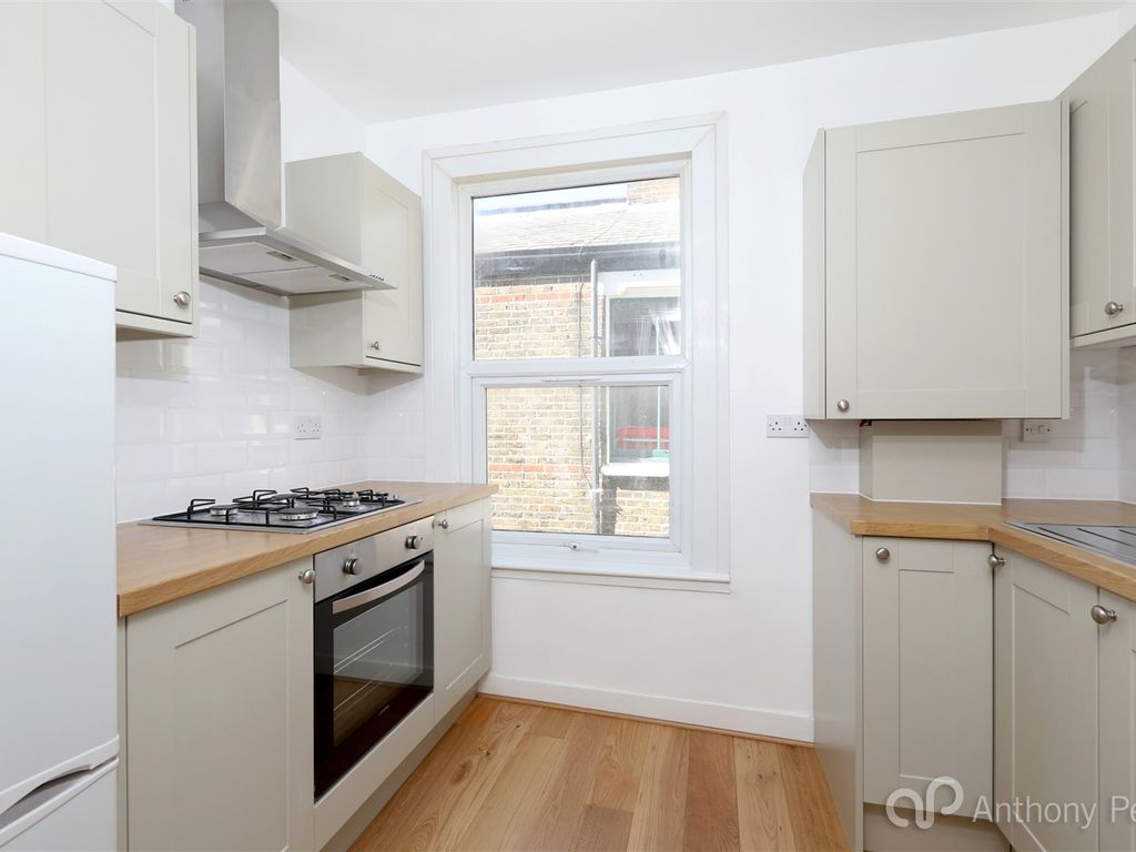 2 bed flat to rent in Abbotsford Avenue, South Tottenham, London N15