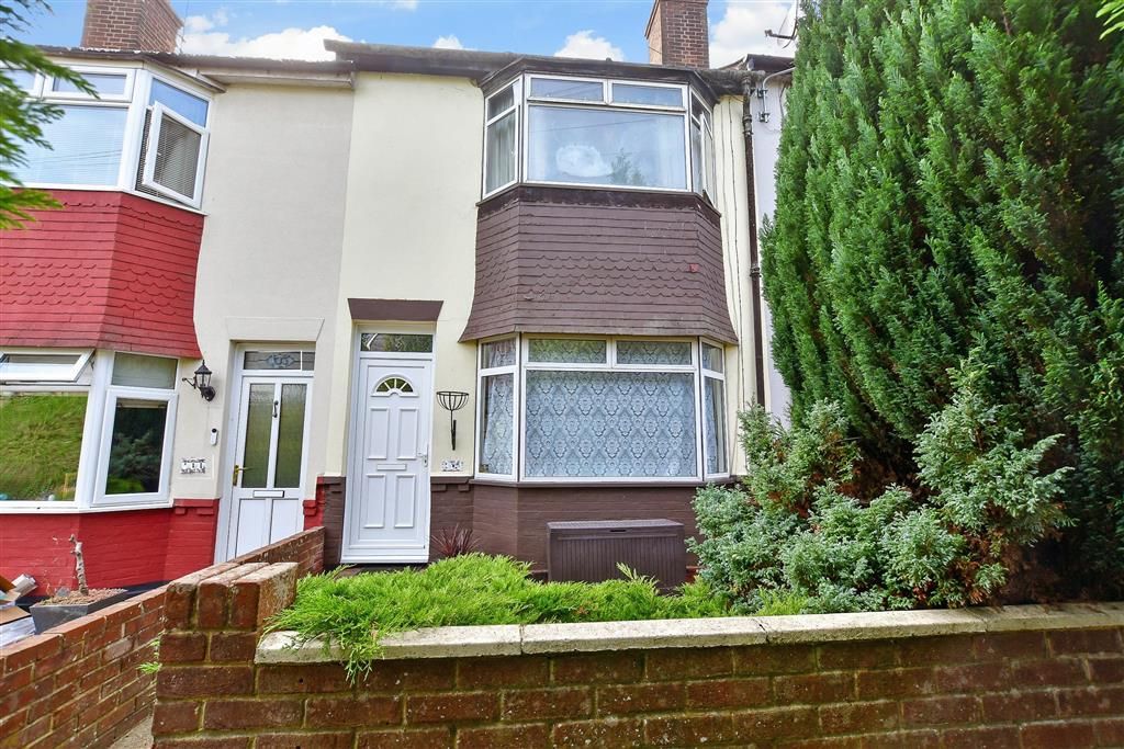 3 bed terraced house for sale in Broom Hill Road, Strood, Rochester