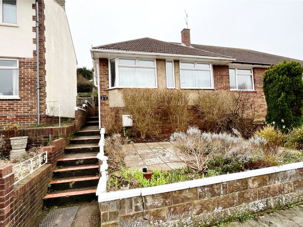 2 bed bungalow to rent in Dean Gardens, Portslade, Brighton BN41, £
