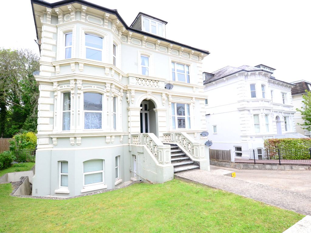 2 bed flat to rent in Upper Grosvenor Road, Tunbridge Wells, Kent TN1