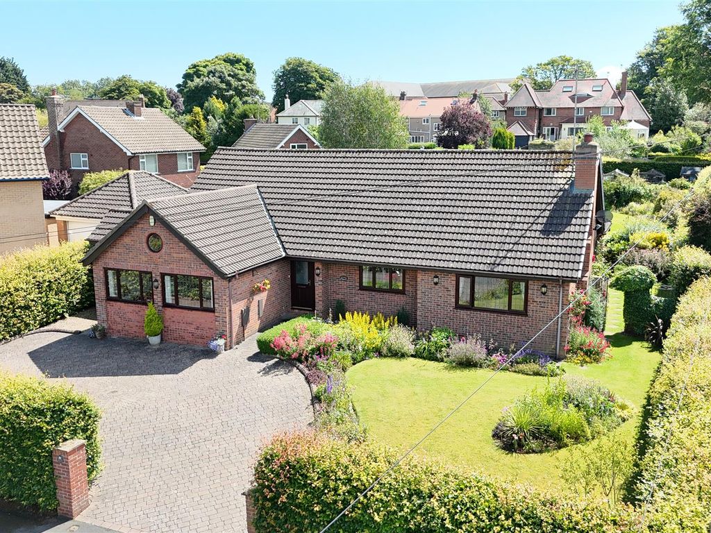 4 bed detached bungalow for sale in Hackness Drive, Scarborough YO12, £