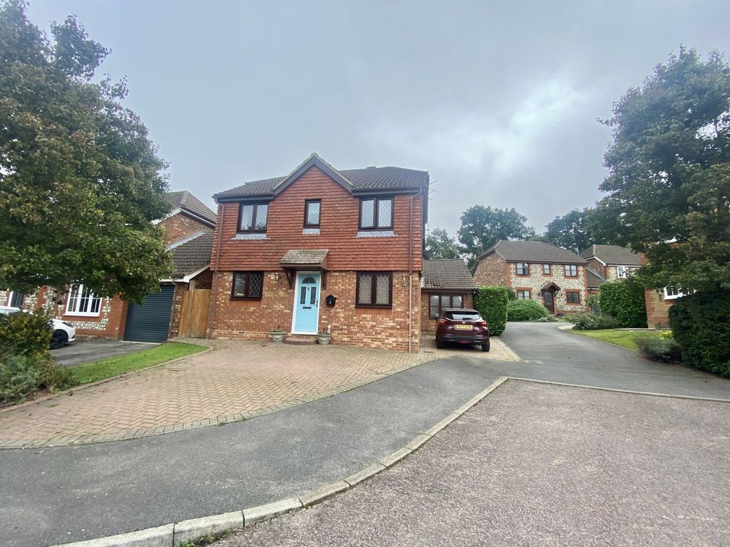 4 bed detached house for sale in Marbull Way, Warfield, Bracknell RG42