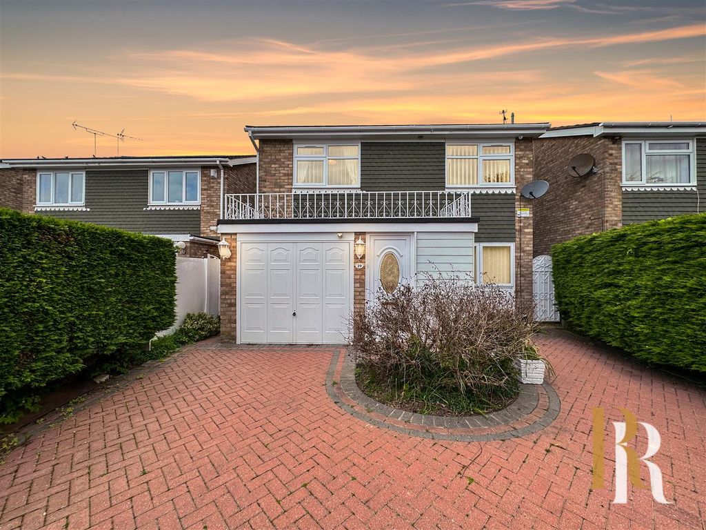 4 bed detached house for sale in Stambridge Road, ClactonOnSea CO15 Zoopla