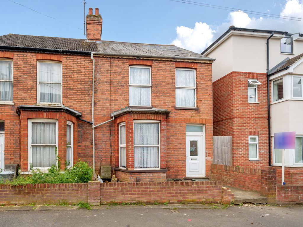 3 bed semidetached house for sale in Empress Road, Luton LU3, £290,000