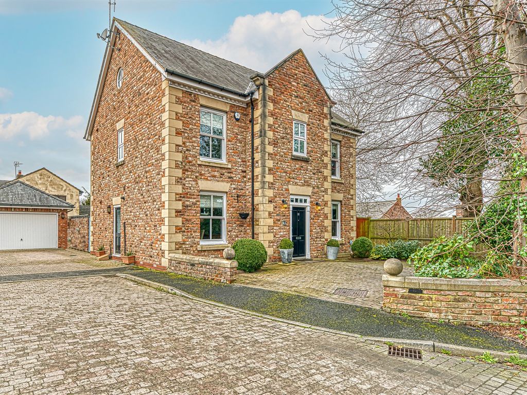 5 bed detached house for sale in Trinity Gardens, Frodsham WA6, £