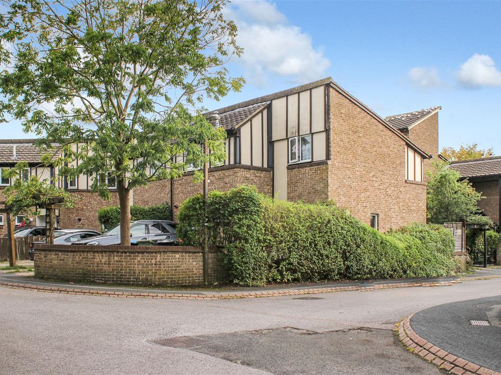 3 bed end terrace house for sale in Tranlands Brigg, Heelands, Milton