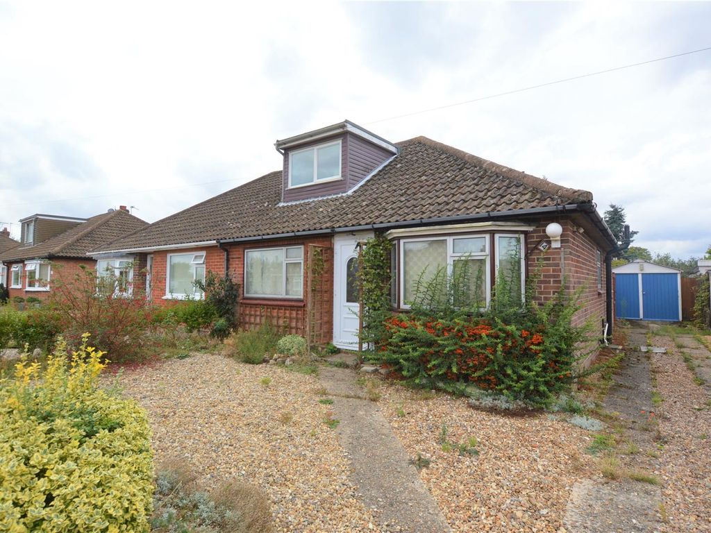 3 bed semidetached bungalow for sale in Eastern Close, Thorpe St