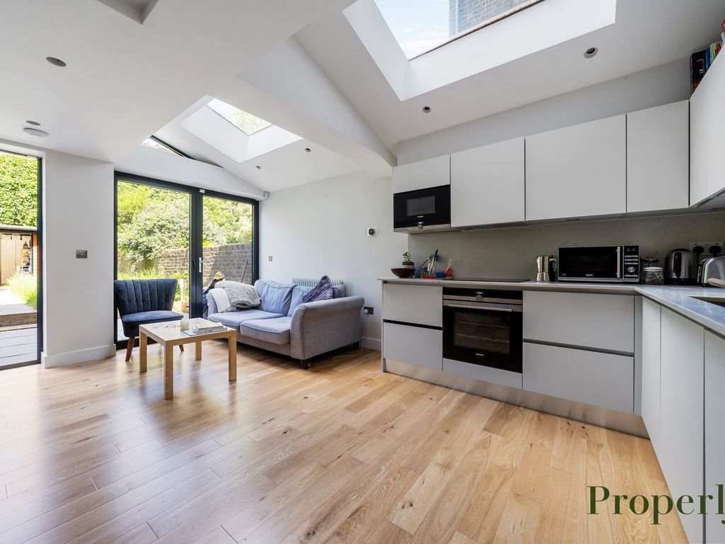 3 bed flat to rent in Shirland Road, Maida Vale, London W9, £4,500 pcm