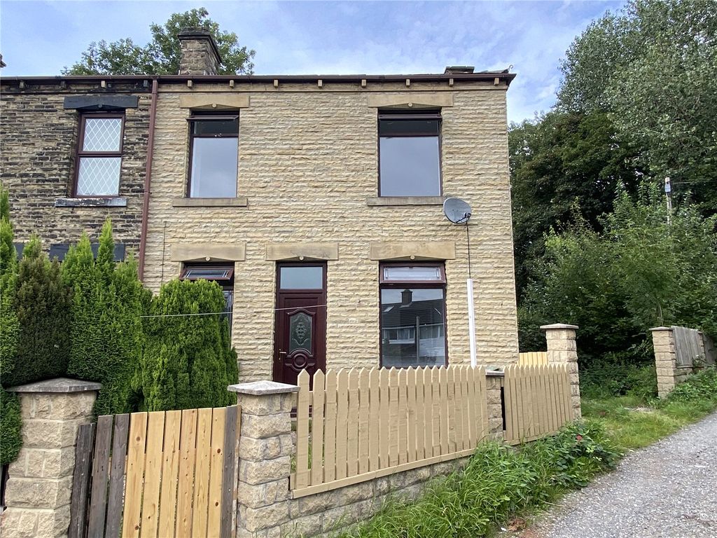 2 bed end terrace house for sale in Cemetery Road, Heckmondwike WF16, £