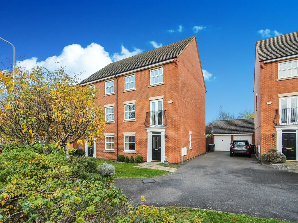 4 bed semidetached house for sale in Sunningdale Drive, Rushden NN10