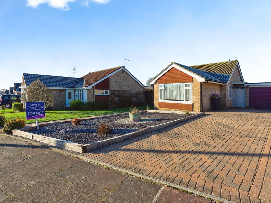 3 bed bungalow for sale in Adur Avenue, Worthing, West Sussex BN13, £