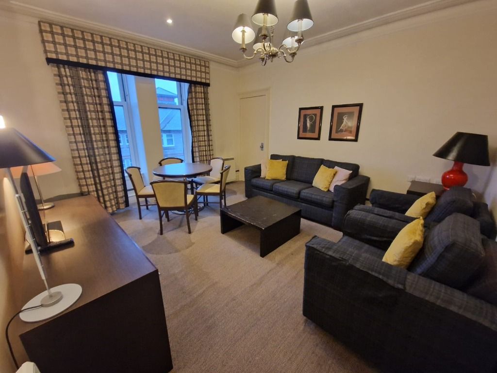 3 bed flat to rent in Rosemount Viaduct, Rosemount, Aberdeen AB25, £850