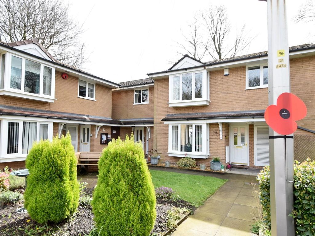1 bed flat for sale in Waterloo Court, Bury BL9, £100,000 Zoopla