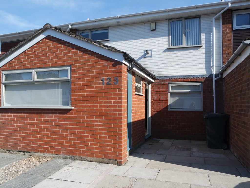 3 bed terraced house to rent in Millbrook Close, Skelmersdale WN8, £795