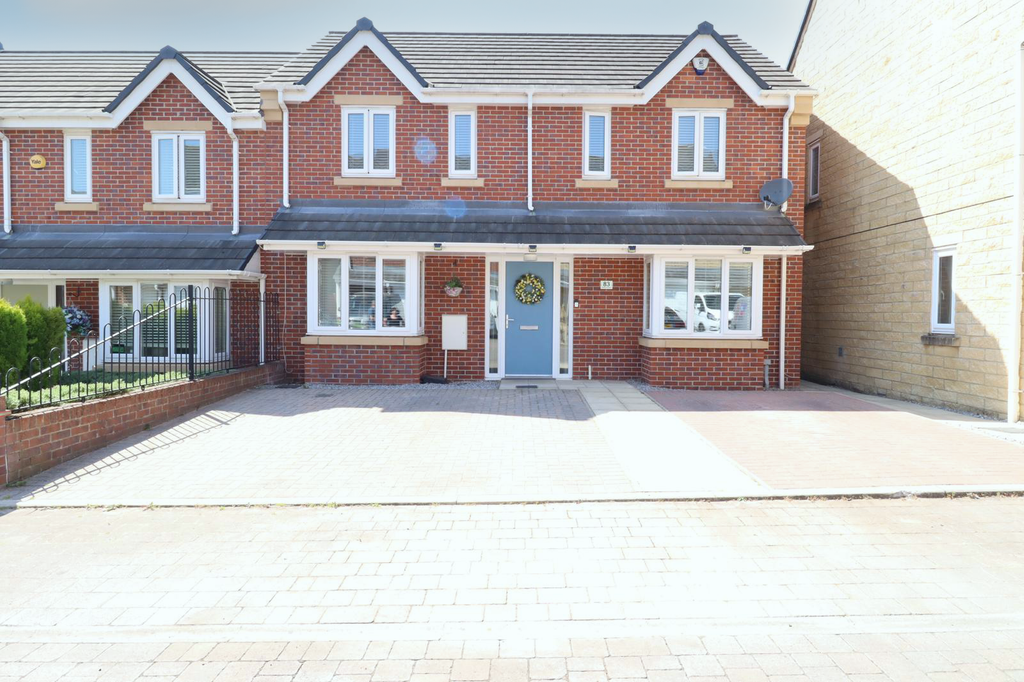 4 bed mews house for sale in The Courtyard, Highfield Gardens