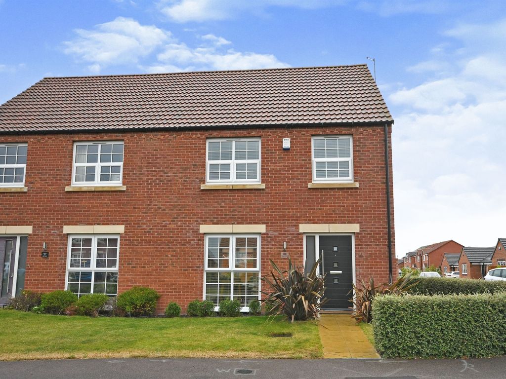 3 bed semidetached house for sale in Wheatsheaf Way, Clowne