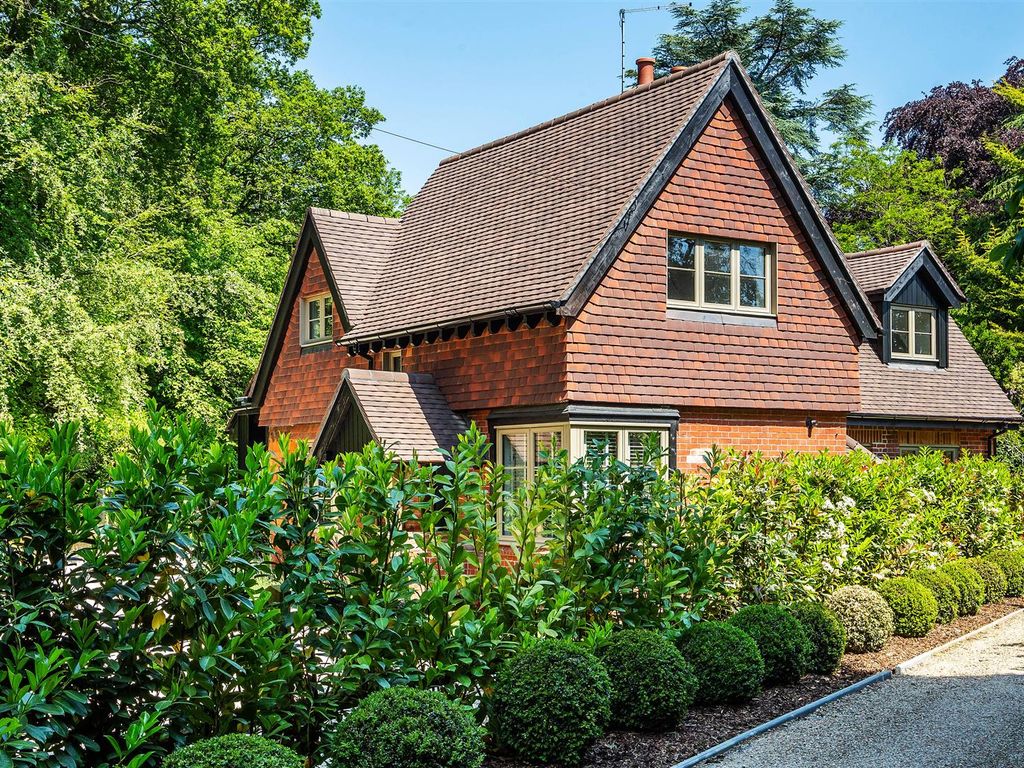 4 bed detached house to rent in Road, Haslemere GU27 Zoopla