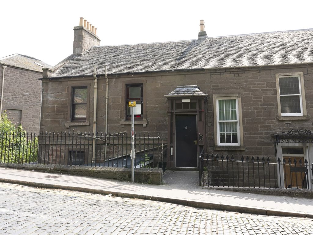 5 bed semidetached house for sale in Roseangle, Dundee DD1, £245,000