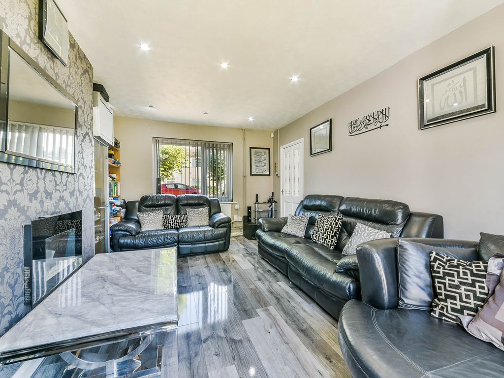 3 bed semidetached house for sale in Barrow Road, Waddon, Croydon CR0