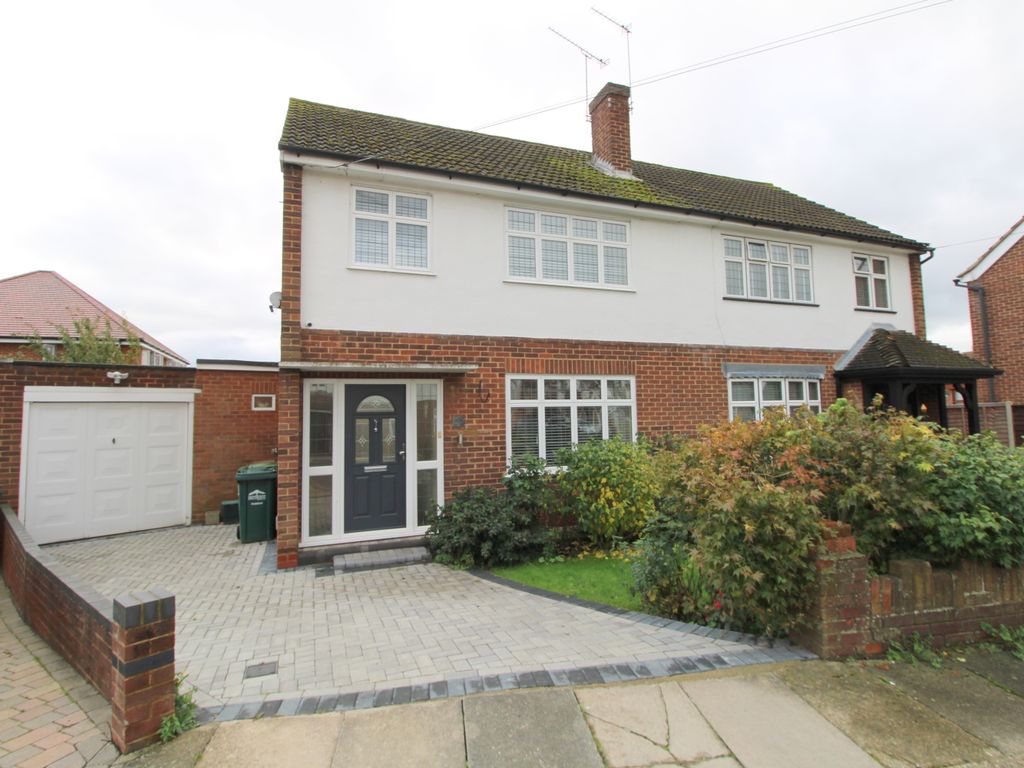 3 bed semidetached house for sale in Dingle Road, Ashford TW15, £