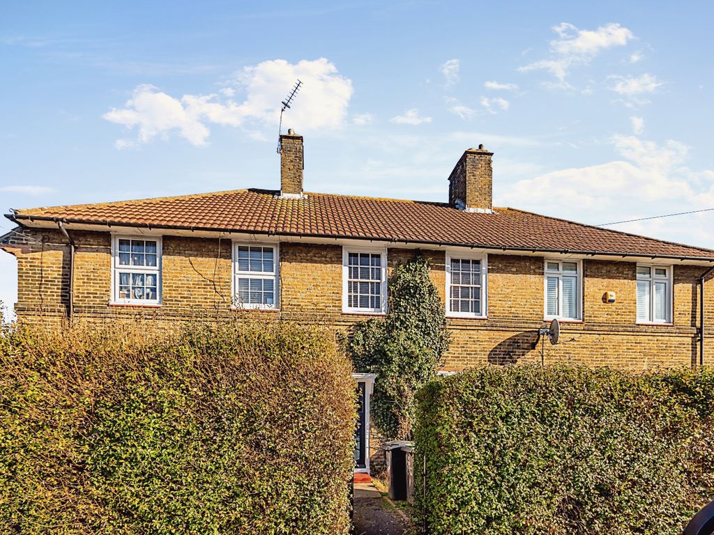 2 bed terraced house for sale in Gospatrick Road, London N17, £475,000