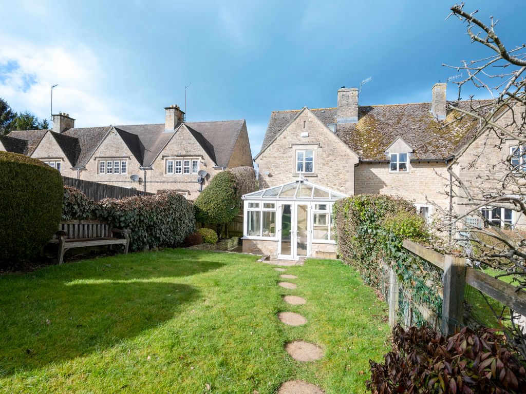 3 bed terraced house to rent in Rectory Cottages, Lower Swell