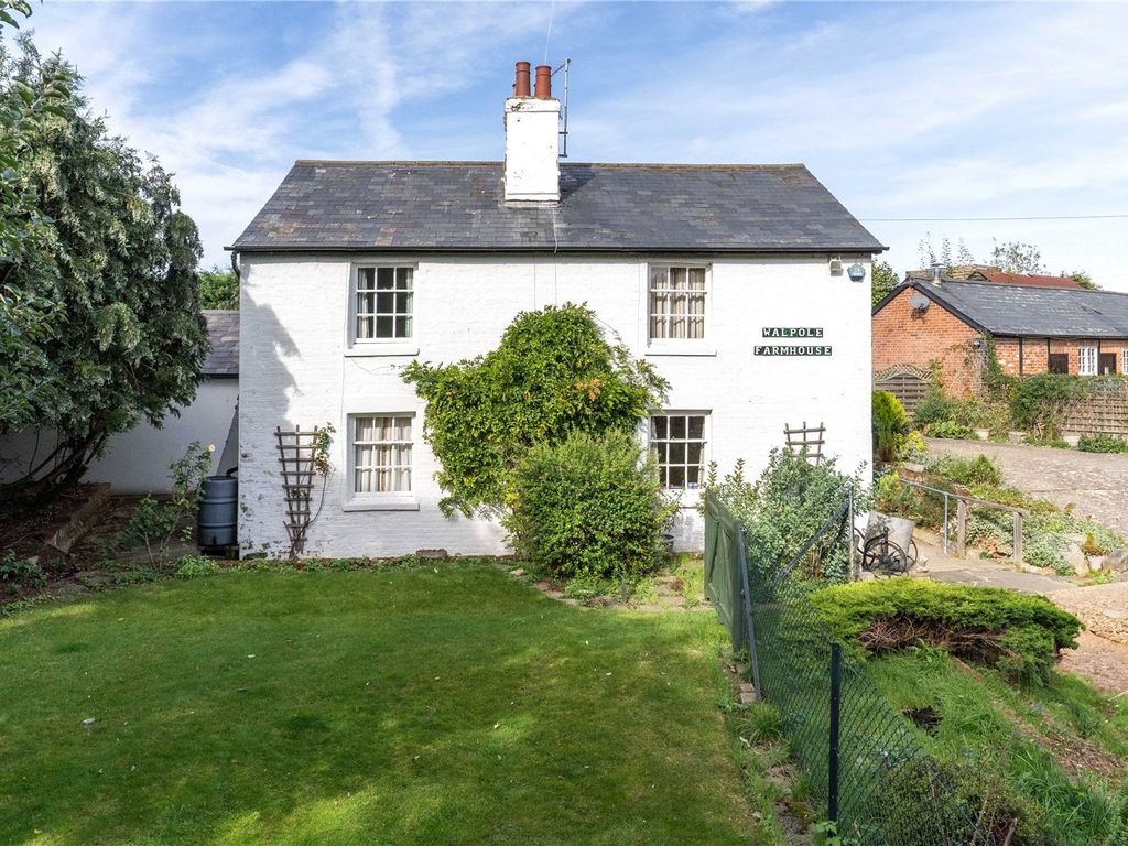 6 bed detached house for sale in Cambridge Road, Stansted Mountfitchet