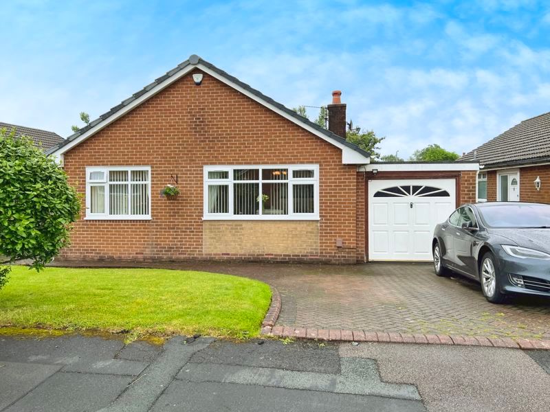 4 bed detached bungalow for sale in Helmsdale Avenue, Bolton BL3, £