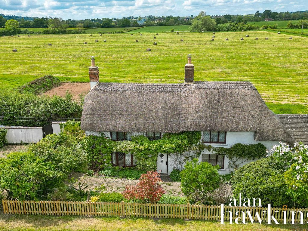 2 bed cottage for sale in Broad Town Road, Broad Town, Swindon SN4, £