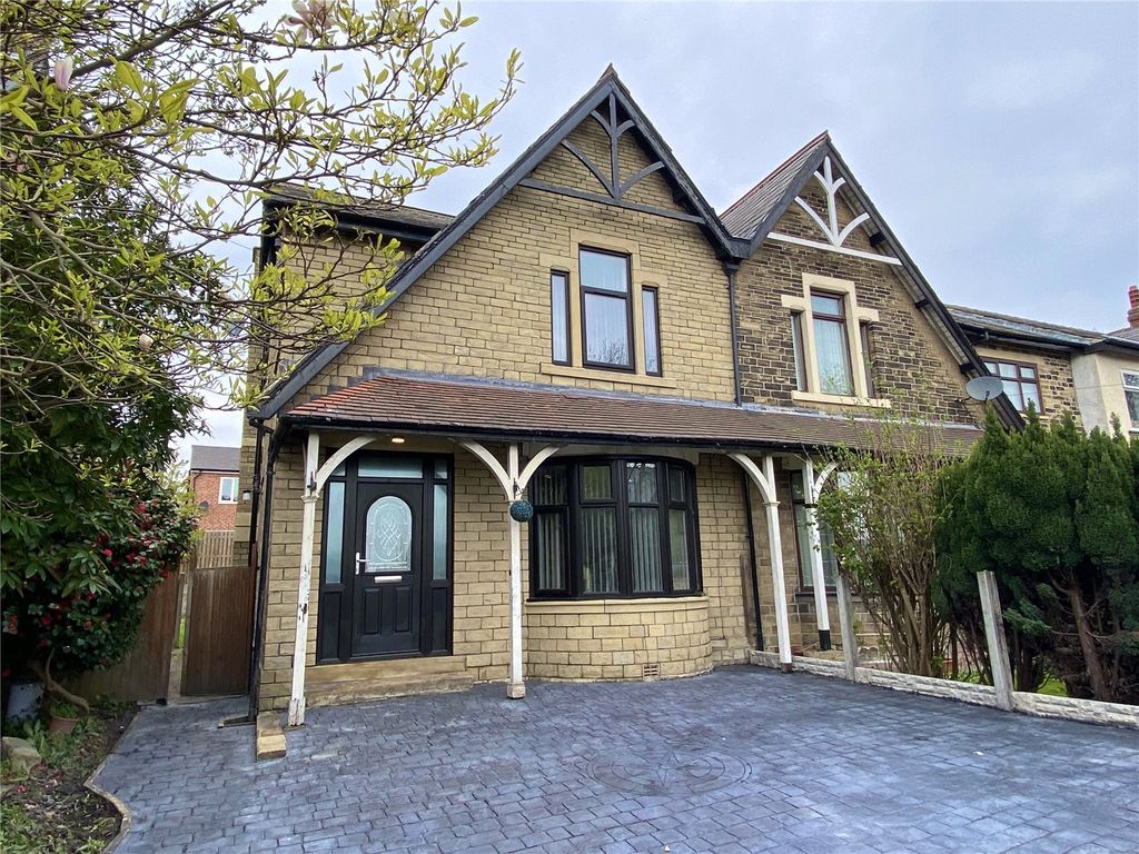 3 bed semidetached house to rent in Carlton Avenue, Batley WF17 Zoopla