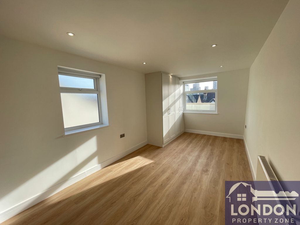 2 bed flat to rent in Kidderminster Road, Croydon CR0, £1,700 pcm Zoopla