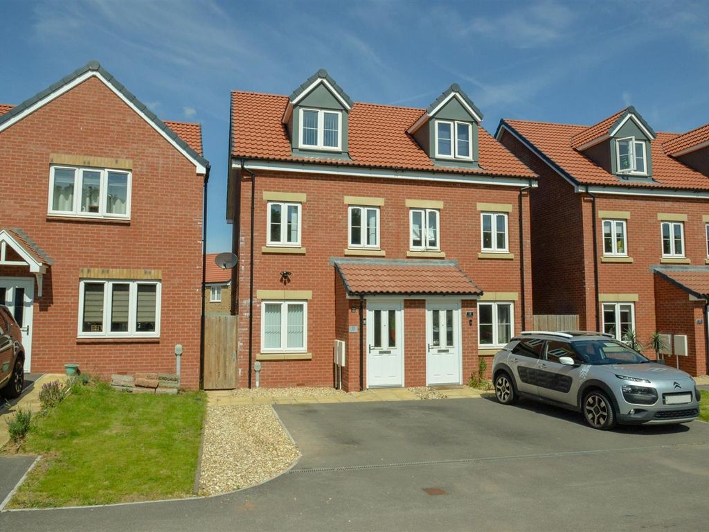 3 bed semidetached house for sale in Pintail Avenue, Bridgwater TA6