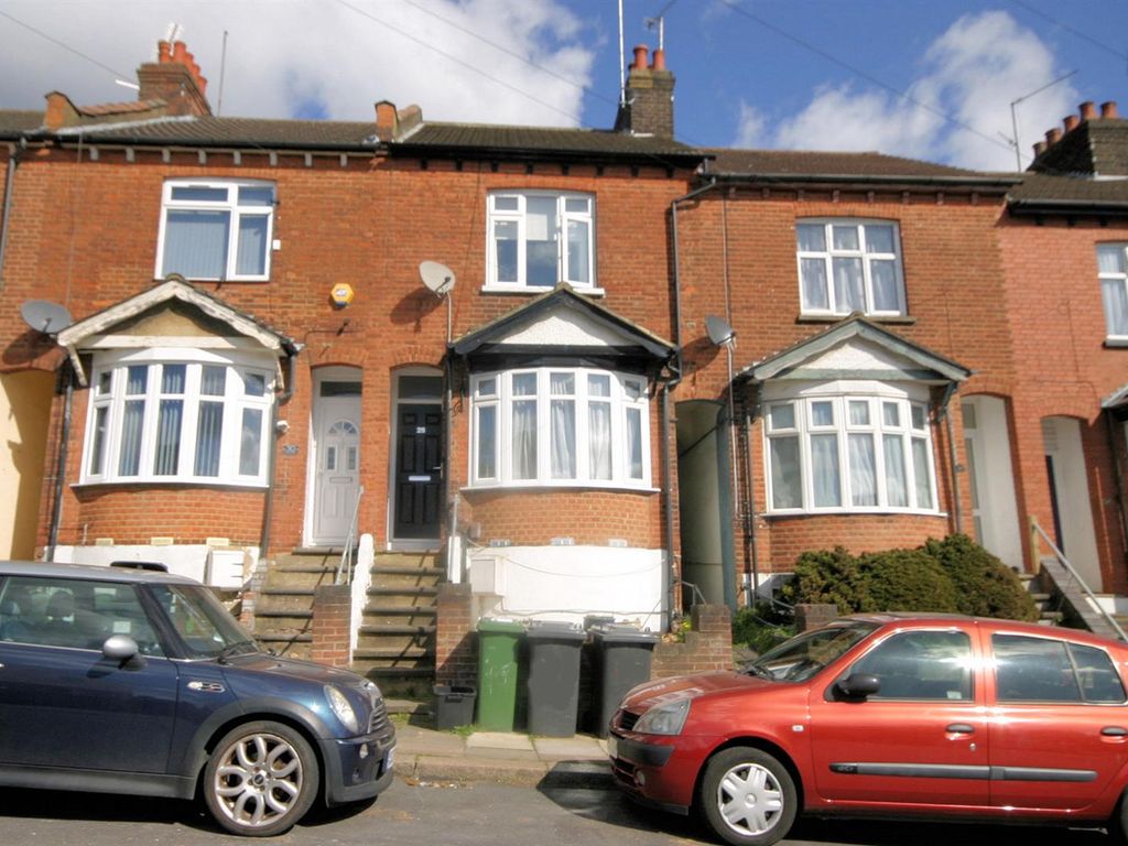 3 bed terraced house for sale in Richmond Hill, Luton LU2, £270,000
