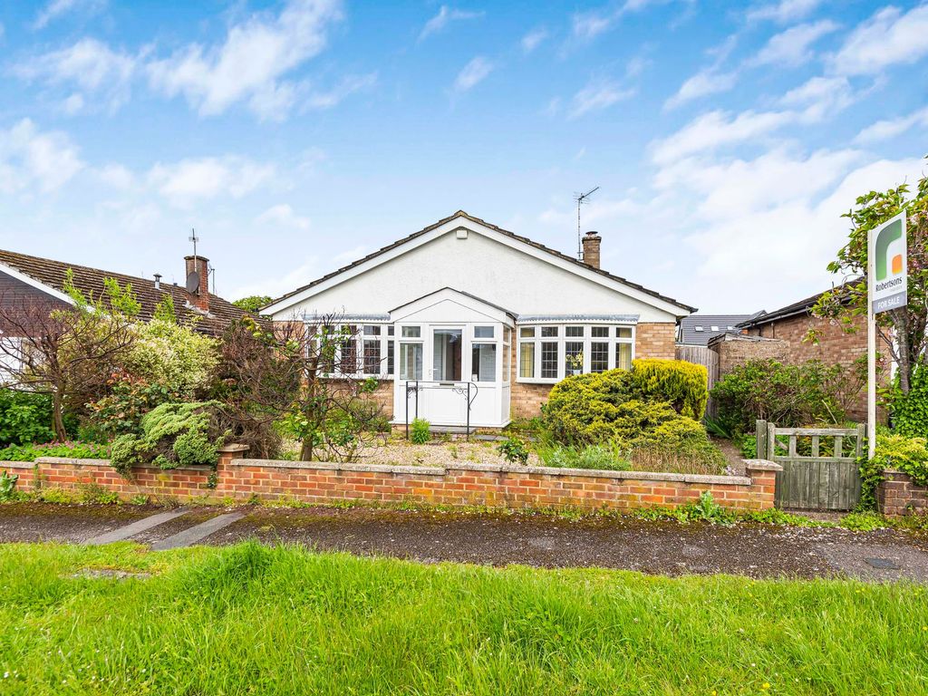 2 bed detached bungalow for sale in Chiltern Green, Flackwell Heath HP10 Zoopla