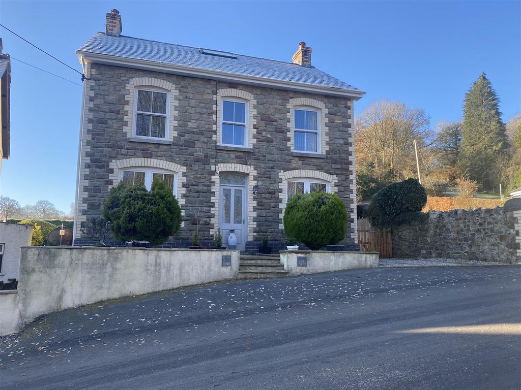 5 bed detached house for sale in Pentregwenlais, Llandybie, Ammanford