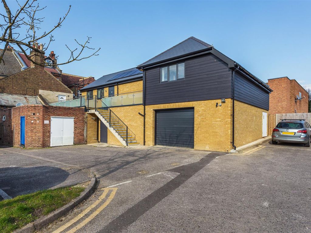 1 bed flat to rent in High Street, Carshalton SM5, £1,200 pcm Zoopla