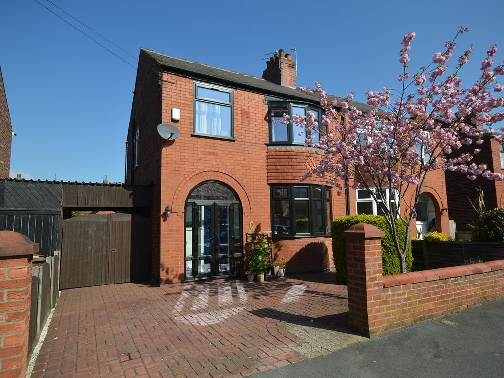 4 bed semidetached house for sale in Milwain Drive, Heaton Chapel