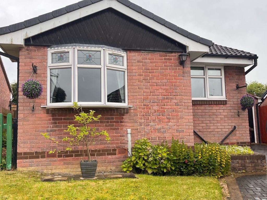 2 bed detached house for sale in Middle Close, Darton, Barnsley S75, £