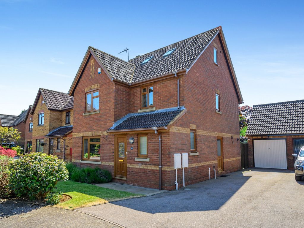 4 bed detached house for sale in Cheney Gardens, Middleton Cheney